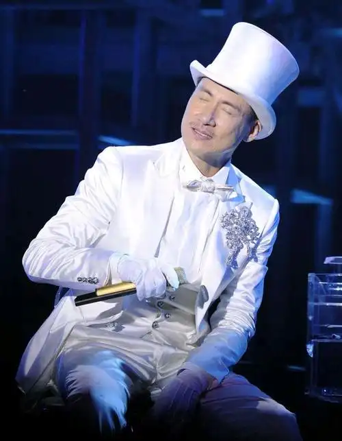 张学友演唱会上突然头晕跌倒