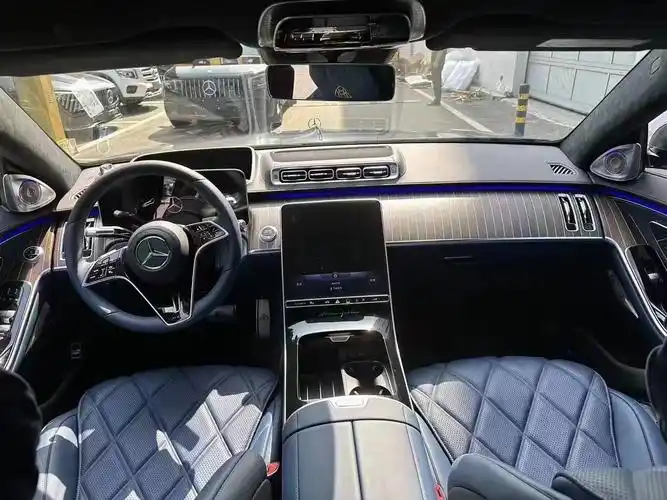 陆地头等舱迈巴赫s680光夜晚黑搭配游艇蓝内饰