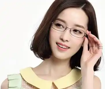 时尚 正文 因为戴着眼镜,本身脸就会显小!