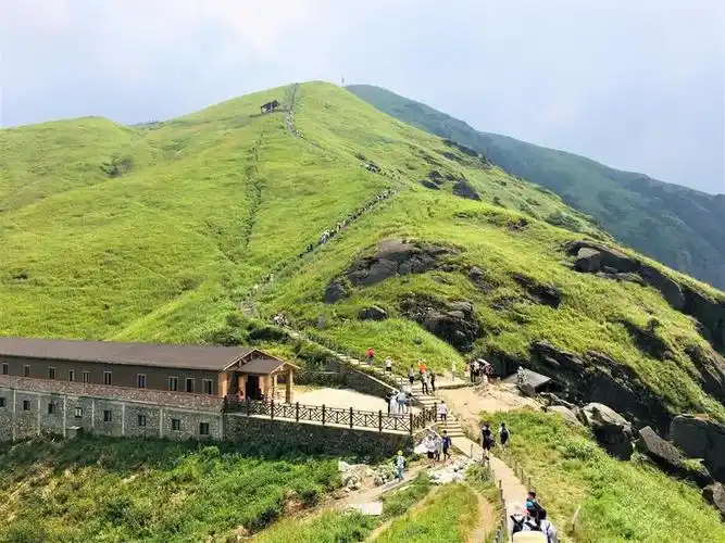 去宜春泡温泉,观明月千古情,登明月山,漫步高山草甸的休闲之旅