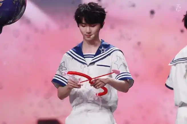 马嘉祺叁重楼暨出道四周年演唱会