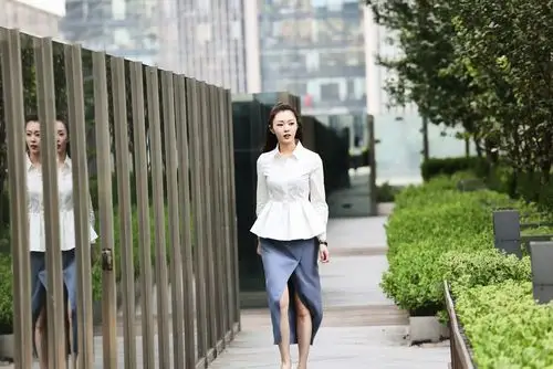 宋轶《创业时代》首播获好评 肤白貌美演技在线