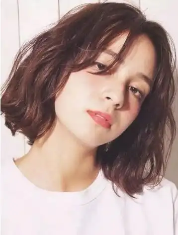最in最时髦的短发波浪卷 撩人卷发让你爱不完