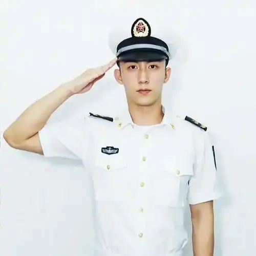 黄景瑜制服角色团建##黄景瑜两个角色打起来了