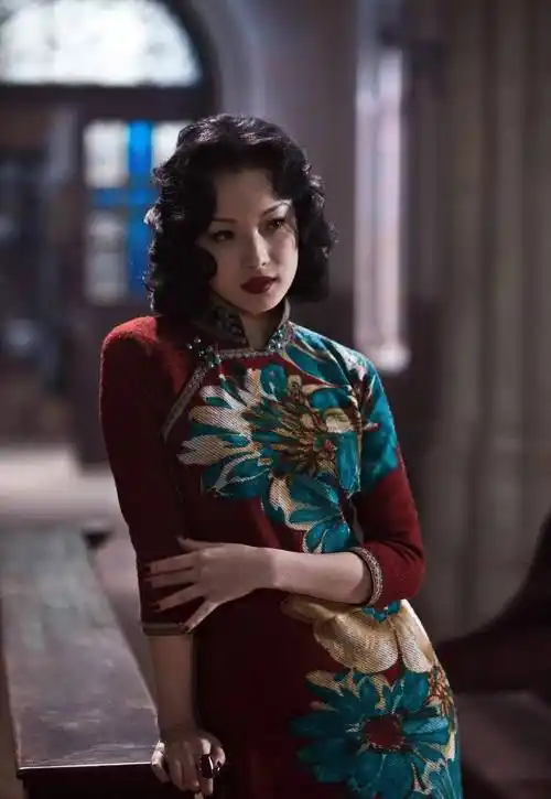 旗袍别瞎穿,太干瘪没气质,太丰腴显风尘,能驾驭的都是气质女神_俞飞鸿