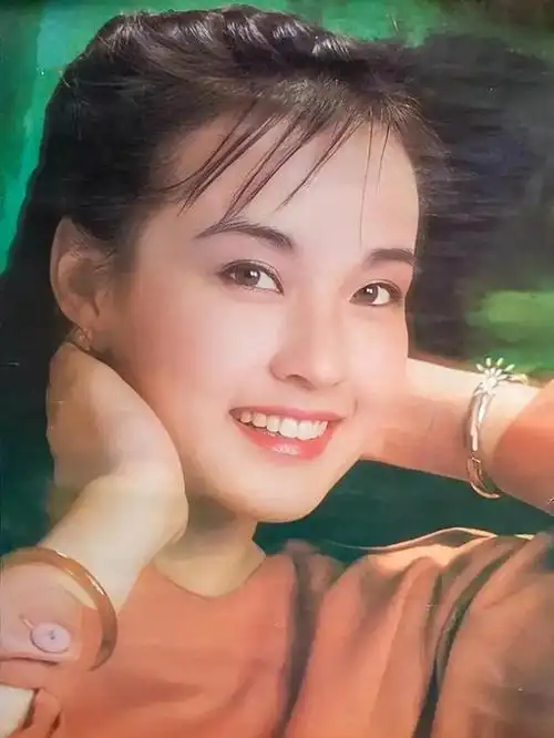 看了刘晓庆的旧照,才明白:姜文陈国军为啥前仆后继,妩媚动人