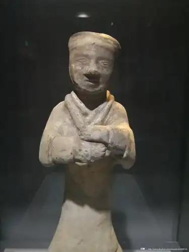 执旗俑,陕西省咸阳市杨家湾汉墓出土(咸阳市博物馆)