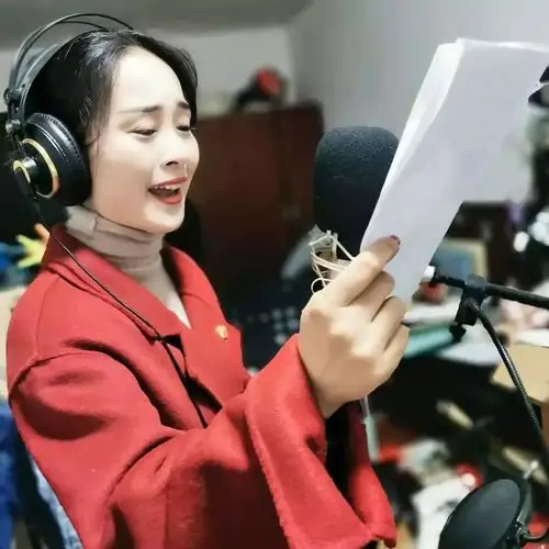 浙江桐庐所在院团:桐庐县越剧传习中心艺术职称:国家一级演员1992年考