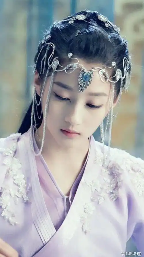 关晓彤#曾经的"小倾城"已成"女神",2005年因在电影《无极》中饰演"小