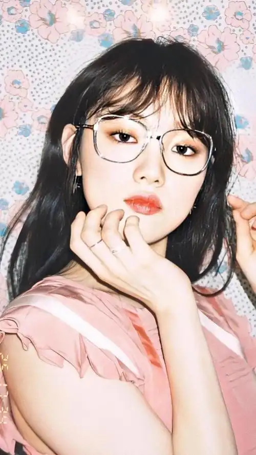 时尚休闲女孩李圣经迷人白嫩写真