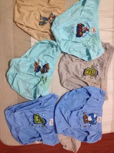 12岁男孩穿三角裤性意识会发育吗?会早熟吗?尤其是图片这种的