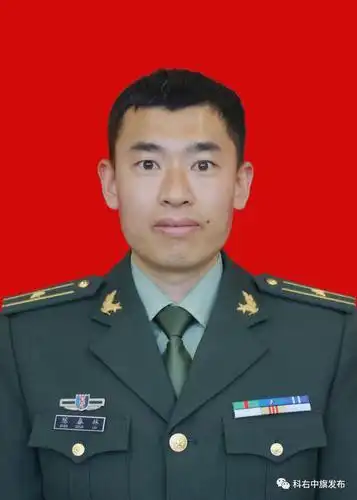 硕士研究生学历,2015年6月毕业于兰州大学计算机技术专业,少校军衔