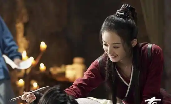 《有翡》剧组复工爆新剧照,男主谢允造型颜值逆天_王一博_赵丽颖_观众