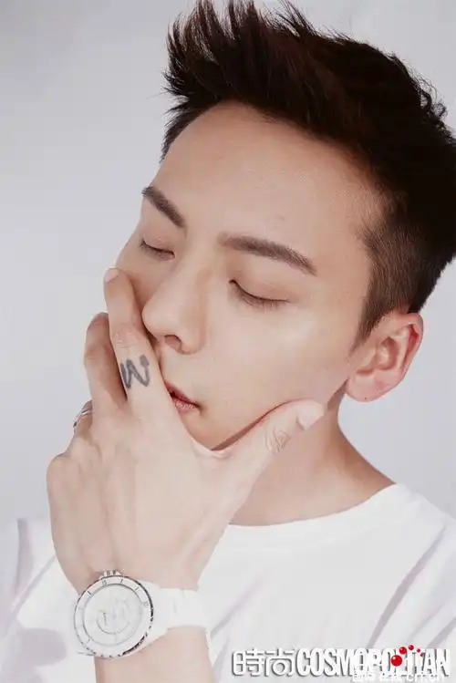 陈伟霆"侧颜杀" 虽然轻描淡写却是情深义重