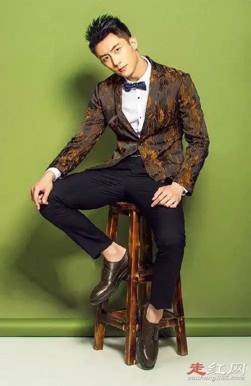 黄景瑜1992年11月30日出生于辽宁省东丹市,拥有着187cm的身高,身材