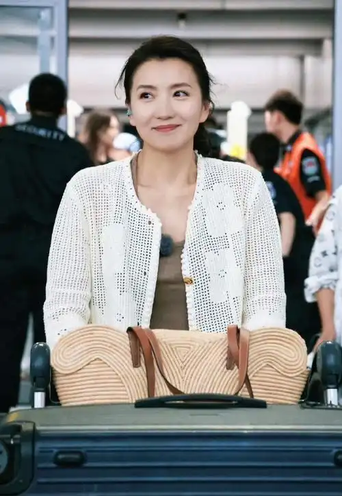 不愧是"万人迷"陈好,44岁出来录综艺,依然美得让人挪不开眼睛,息影后