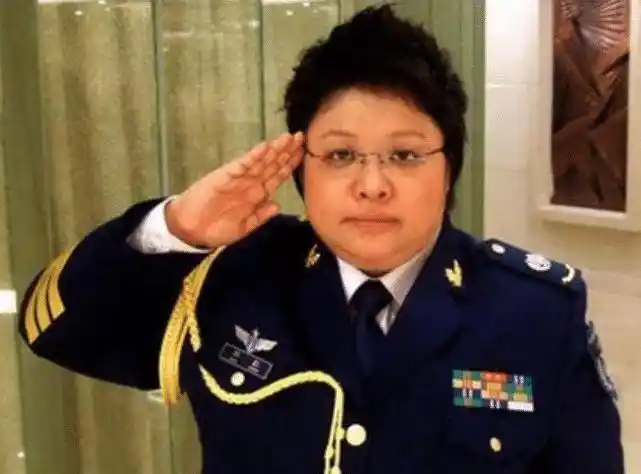 原创韩红长胖前到底有多美看清她的军装照后要我我必须追你