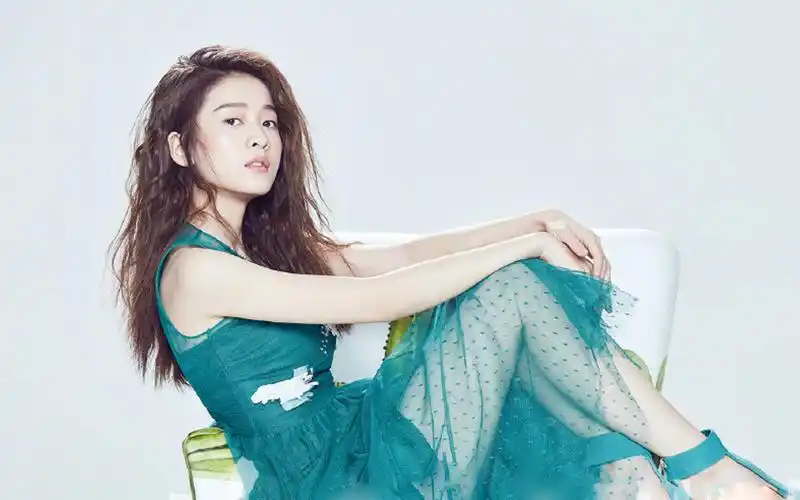 张雪迎轻熟风性感写真图片桌面壁纸