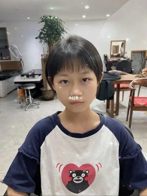 青璜中学女学生短发