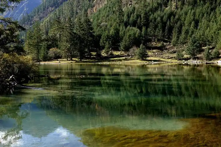 少为人知的康定月亮湖