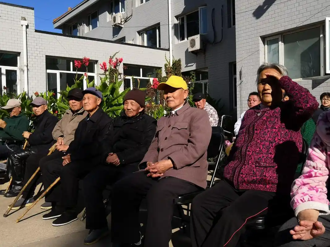 养老院老人的快乐生活
