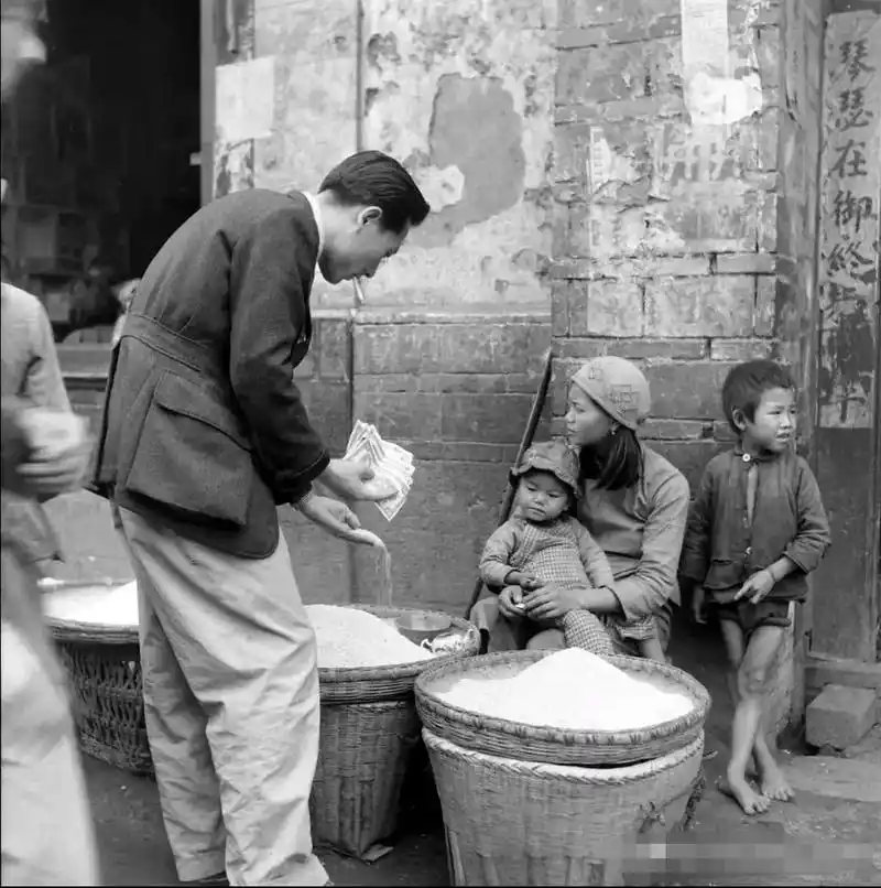 老照片.抗日战争胜利前后.卒子带来一组那个时候的照片,让人心 - 抖音