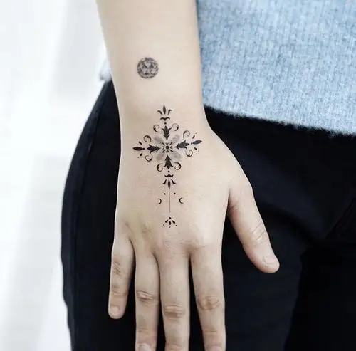 别致且精致的小纹身细节耐看的女生图案来一波合集