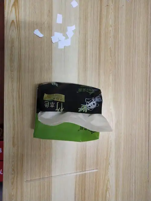 横峰一小一(2)班徐语辰第十个实验——会跳舞的纸屑