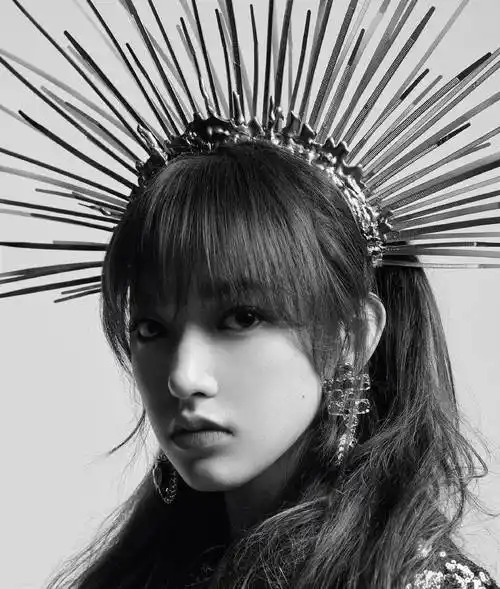 原创程潇挑战lisa埃及艳后装扮真发不够回形针来凑密集恐惧症劝退