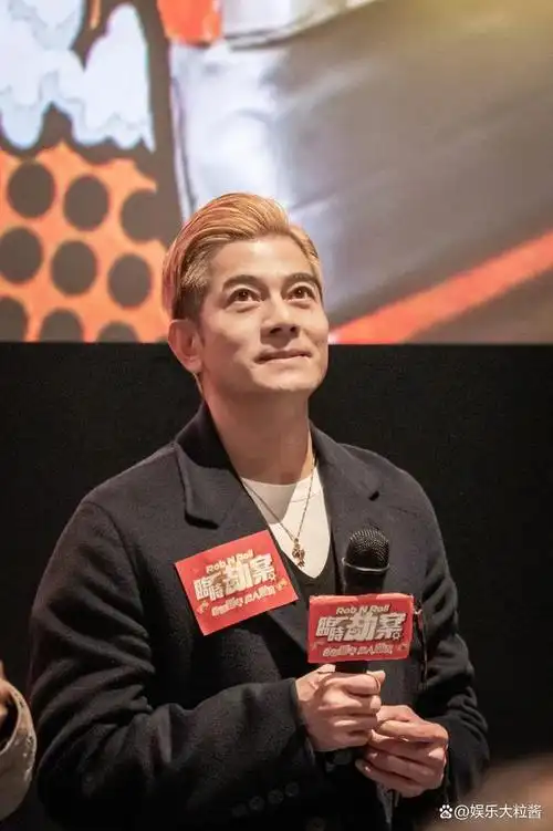 郭富城的龅牙造型实在让人难以忽视.