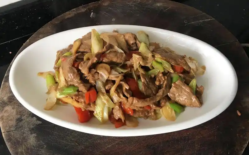 葱爆牛肉,牛肉滑嫩,葱香浓郁,超级下饭!