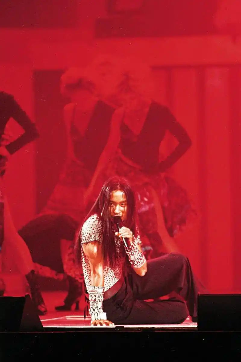 永远的时尚偶像,永远的舞台精灵.永远的哥哥,永远的张国荣.