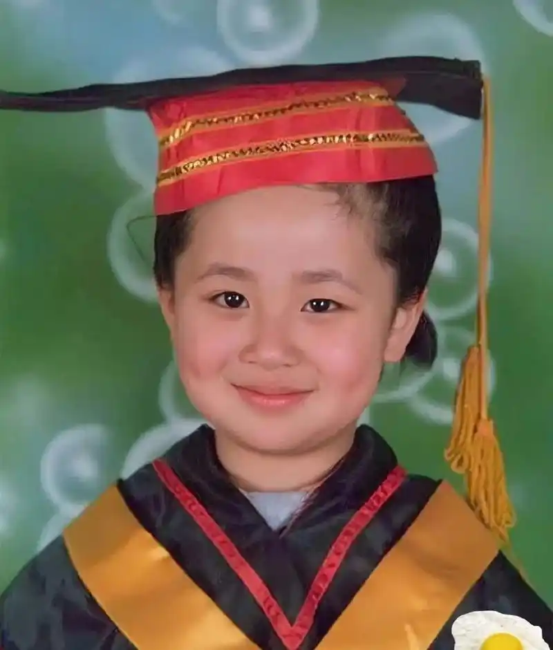 在时光的拾掇下,我们邂逅了她们最初的模样,仿佛探