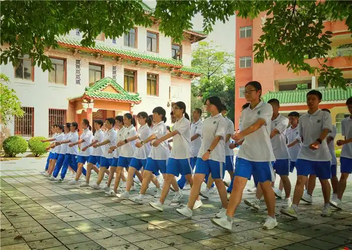 广州市第七中学 - 军训洗礼 青春激扬