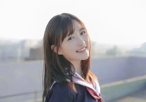 瓜子脸女生适合的发型超好看 怪不得瓜子脸学生妹发型能梳的极自然