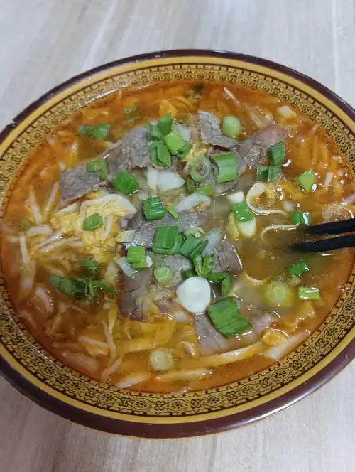 热气腾腾牛肉粉丝汤