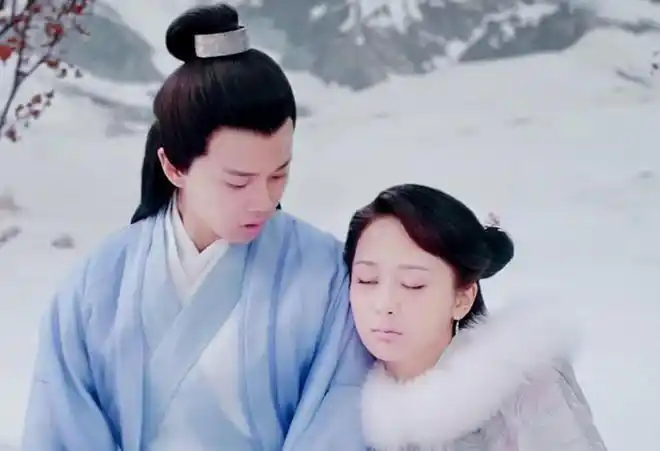 任嘉伦步入30岁大关深夜发文感慨杨紫一句话回复成最大亮点