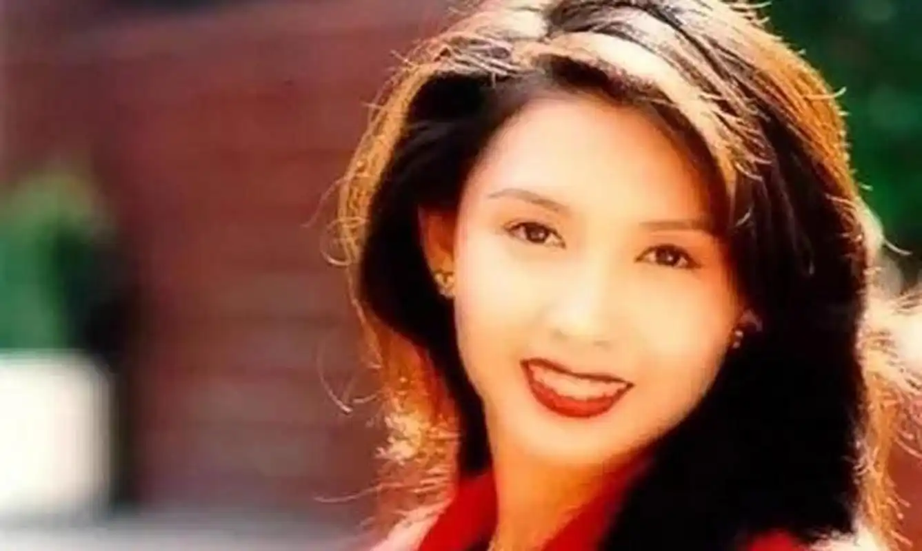 2018年,赖美云在选秀节目中被说和女神邱淑贞很相似,此言论一出,立刻