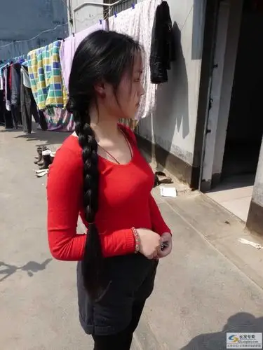 漂亮女孩乌黑长发剪成板寸头-戈壁落日046