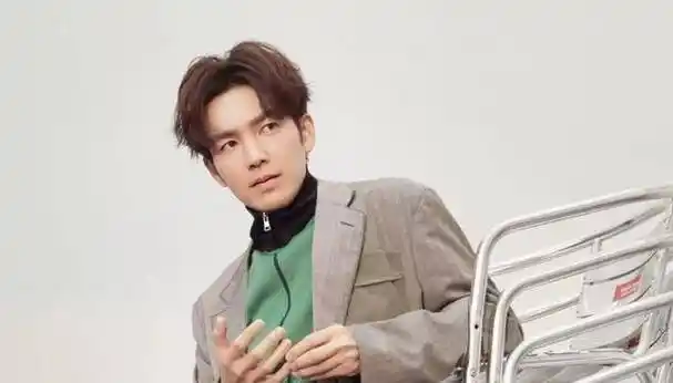 钟汉良娇妻罕曝,个头高挑身材好,夫妻俩低调恩爱同框画面超甜蜜