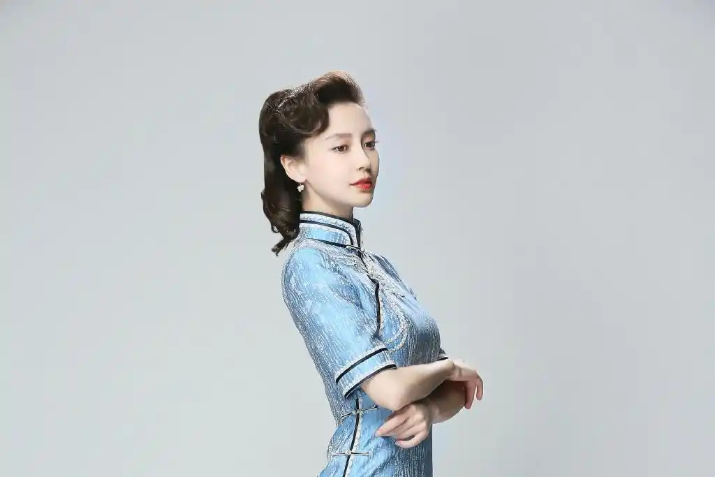 简介:angelababy《王牌对王牌》旗袍造型图片,分享一组angelababy图片