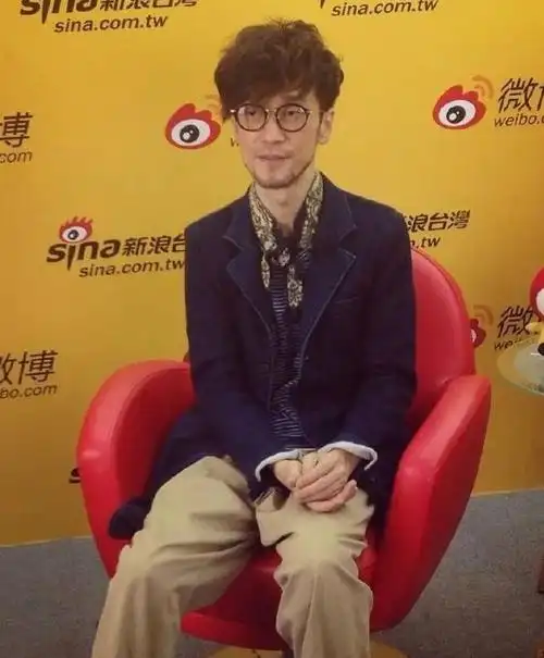 周传雄之所以变成这样,罪魁祸首是一场严重的疾病.