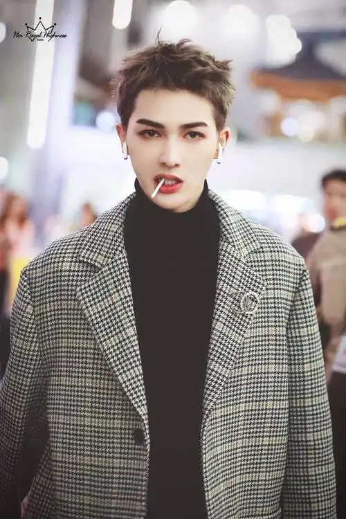 男生"狗啃式"短发_刘海