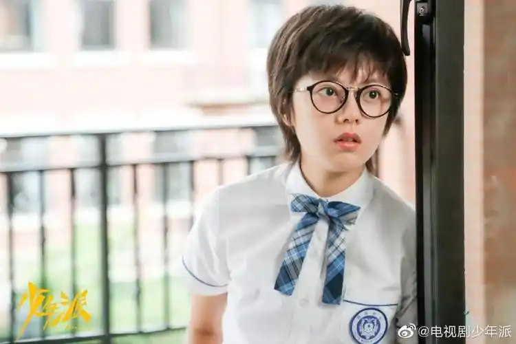 戏外的赵今麦与林妙妙完全不同,不仅性格上要沉稳内