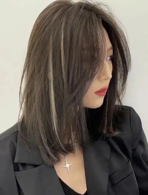 干禧挑染刚刚好~不仅时尚又个性,还更有层次感~可甜可酷,扎头发纹理质