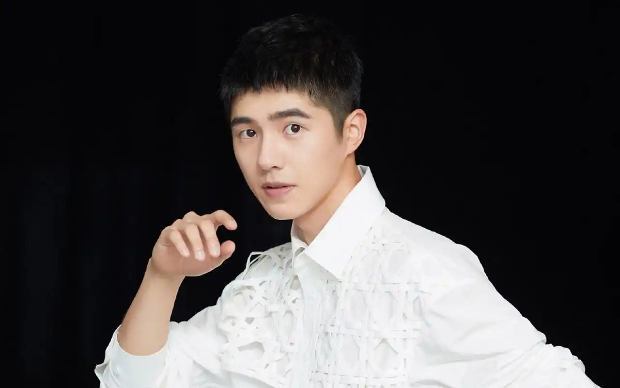 刘昊然帅气写真桌面壁纸