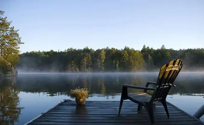 安静唯美的山林湖泊美景高清摄影图片