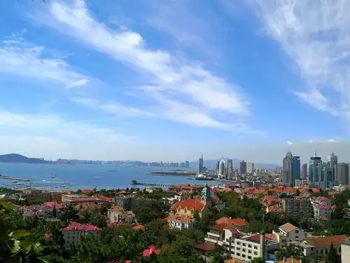 红瓦绿树碧海蓝天璀璨青岛