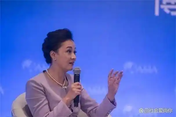 而袁鸣的老公则是个不为人知的人物,没人知道她的丈夫到底是何许人也!