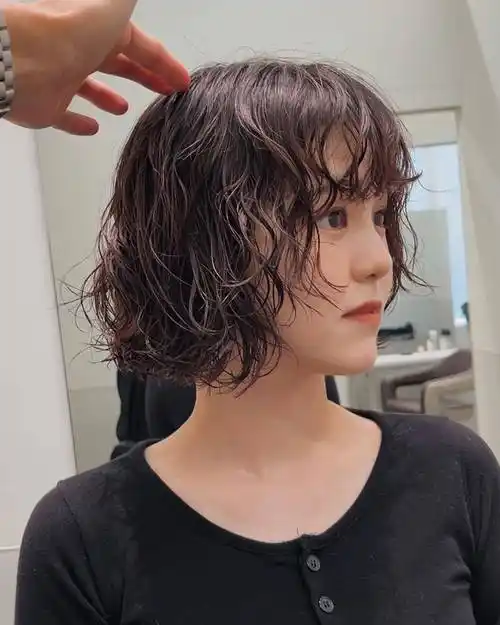 女士短发怕老气?试试纹理烫,蓬松时尚美美哒_进行_头发_发型